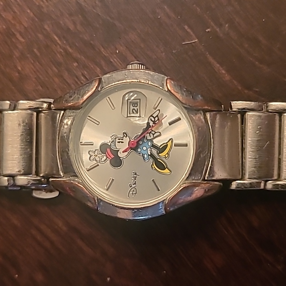 Disney Minnie Mouse watch with date